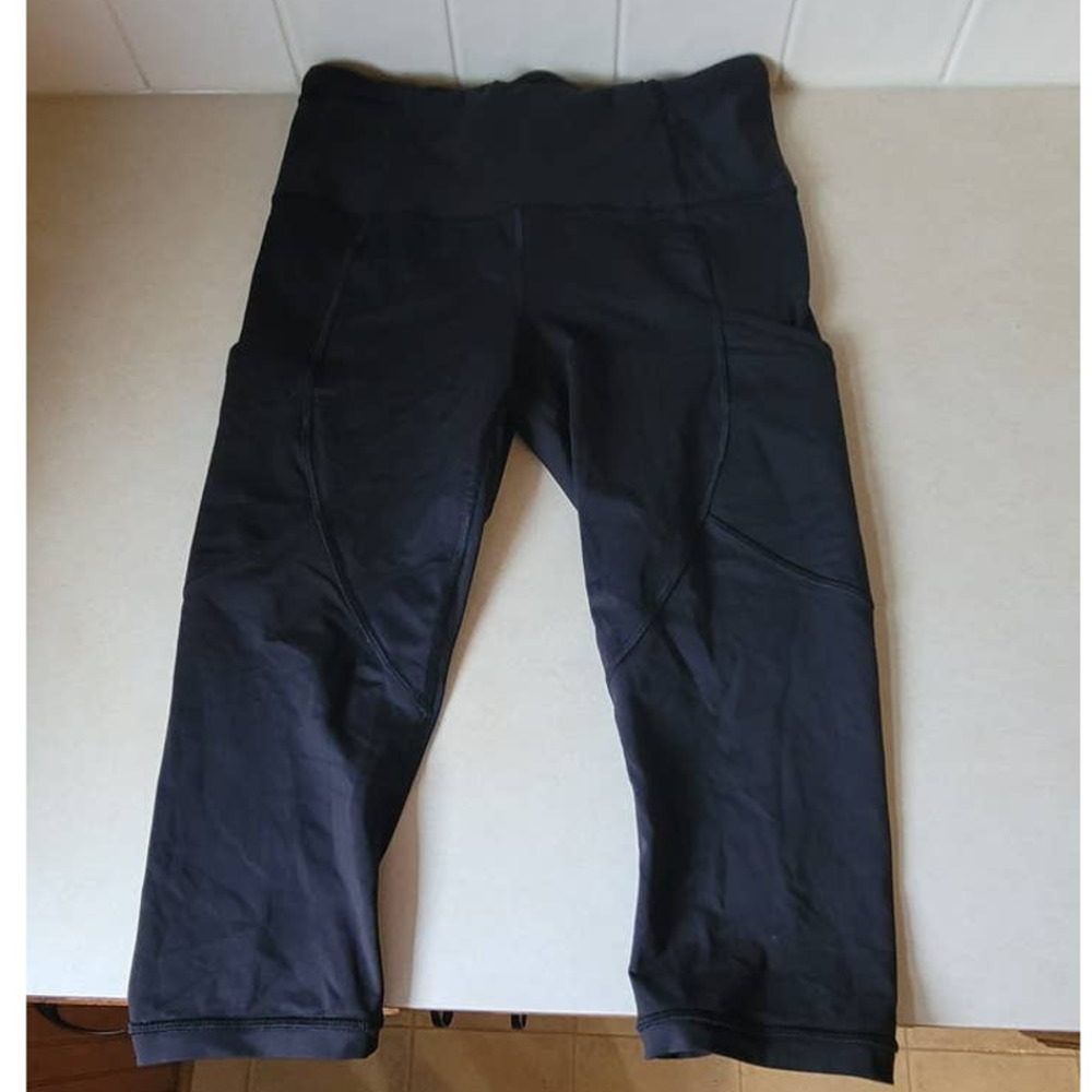 Lululemon Workout Capris Black 2/3 Length Size 6